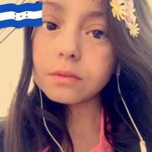 Meet your Posher, Lariza